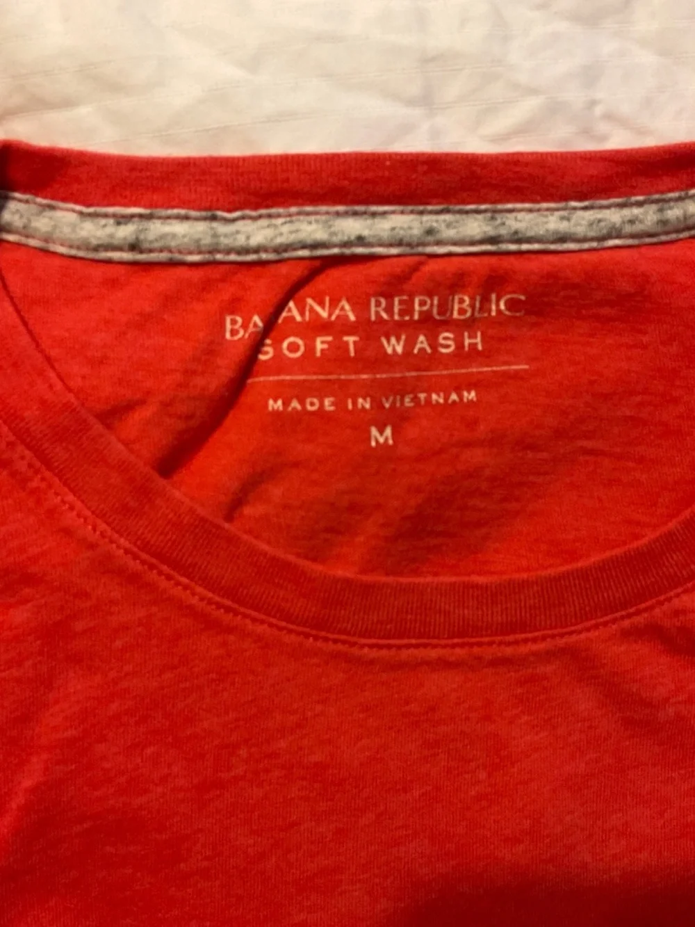 Banana Republic Medium Soft Wash tee Red